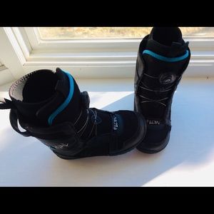 Youth FLOW Rival Snowboard Boots sz 3
